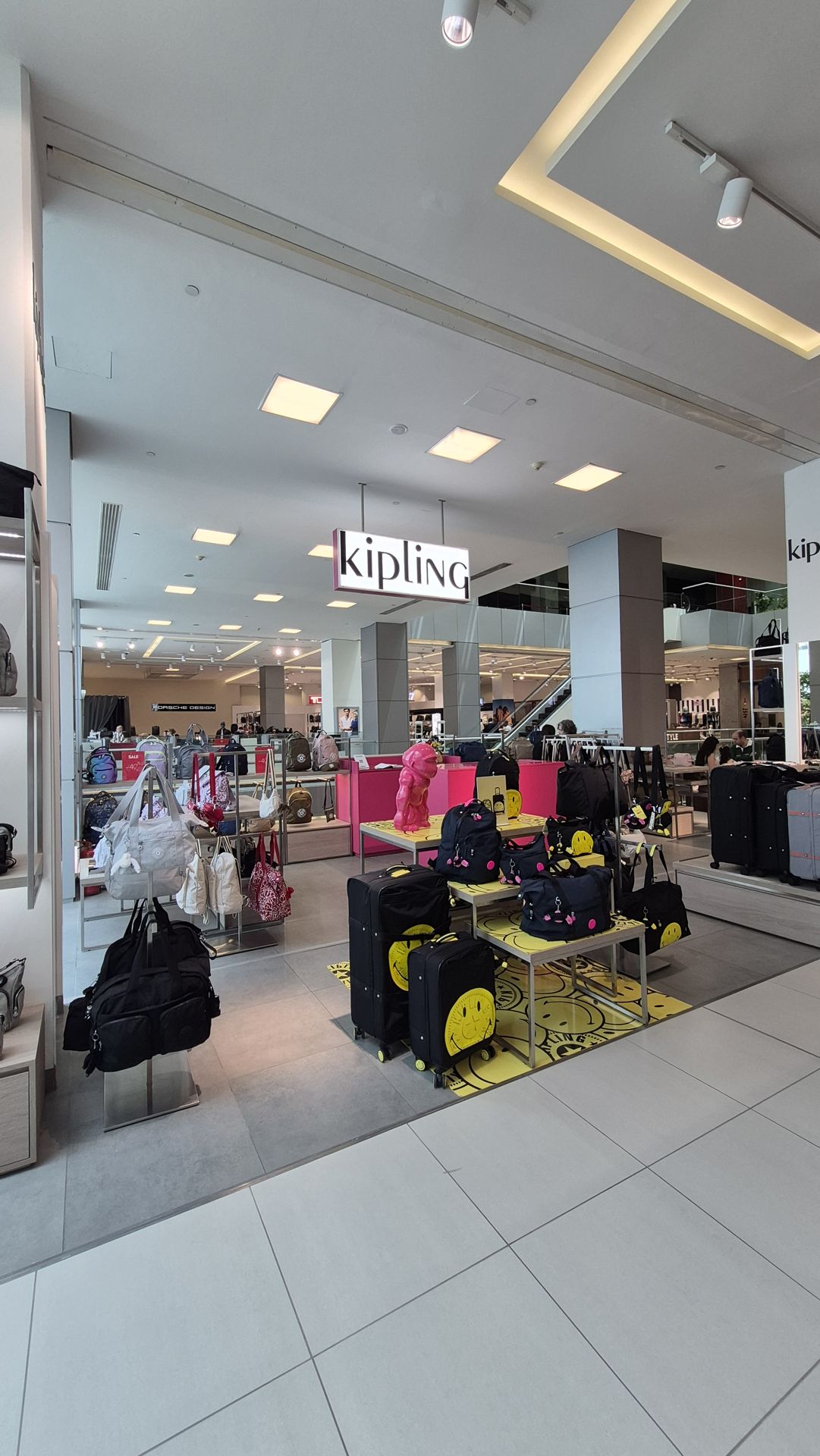 Retail fit-out by Sinaat